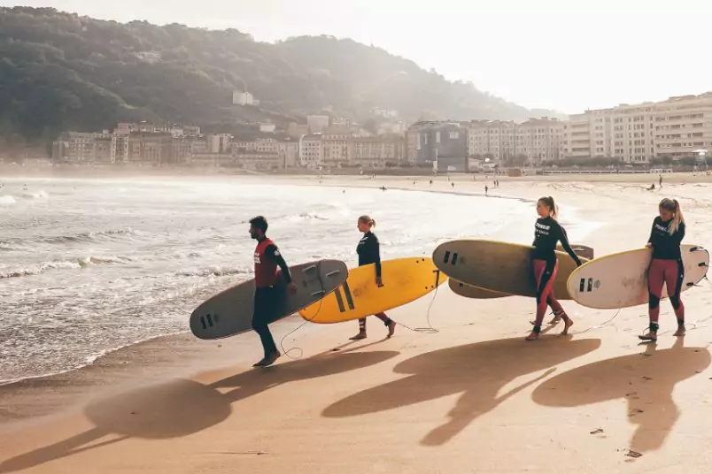 Clases grupales de surf